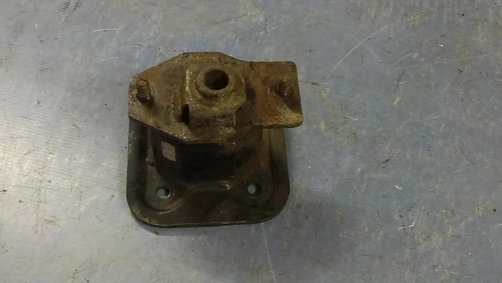 кронштейн усилителя заднего бампера BMW 5-серия E60/E61  N53B30A 218 лс 525i