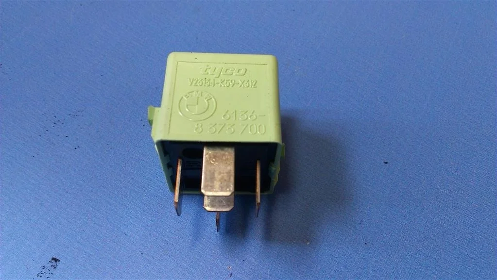 реле BMW X5 E53  M62B44 286 лс 4.4i