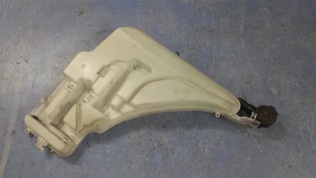 бачок омывателя лобового стекла BMW 3-серия F30/F31 61667241672