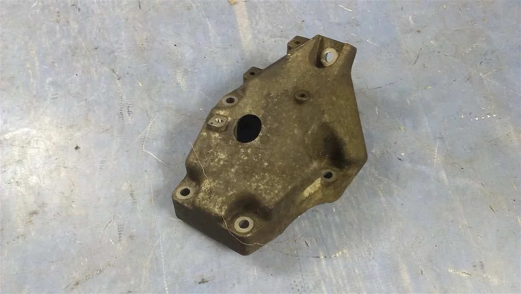 кронштейн двигателя BMW X3 E83 22113451673  N47D20A 177 лс 2.0D 2008 TITANSILBER METALLIC (354)