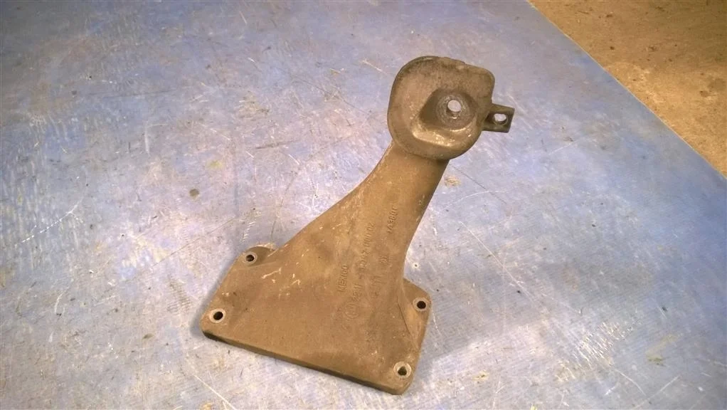 кронштейн двигателя BMW X5 E53 22111097000  M54B30 231 лс 3.0i 2003 BLACK SAPPHIRE METALLIC (475)