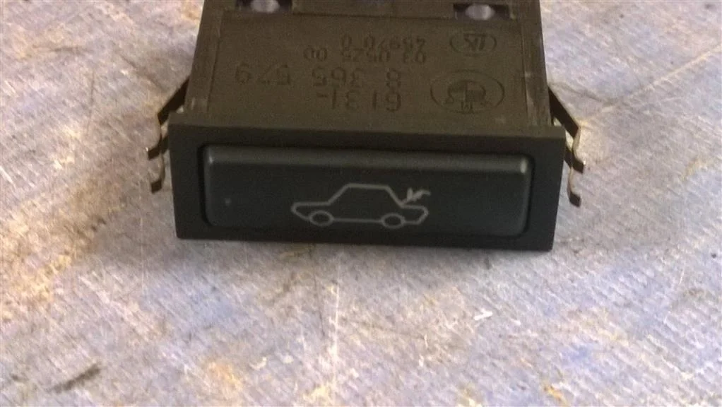 кнопка открывания багажника BMW X5 E53 61318365579  M54B30 231 лс 3.0i 2003 BLACK SAPPHIRE METALLIC (475)