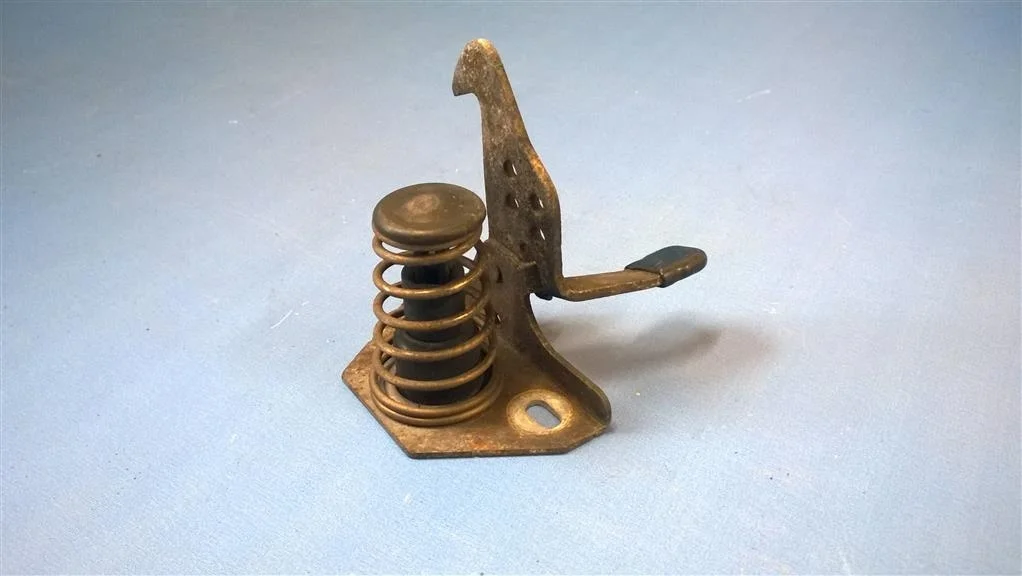 крюк капота BMW 5-серия E60/E61 51237034256  N47D20A 177 лс 520d 2007 BLACK SAPPHIRE METALLIC (475)