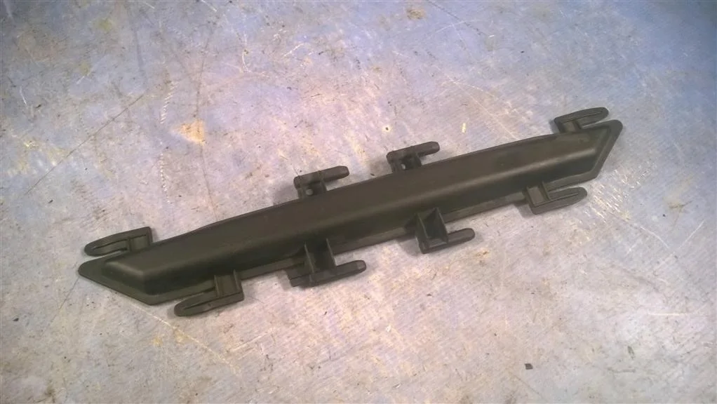 кожух крепления рамок салонного фильтра BMW 5-серия E60/E61 64316935870  N47D20A 177 лс 520d 2007 BLACK SAPPHIRE METALLIC (475)