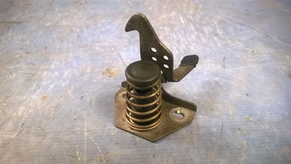 крюк капота BMW X3 E83 51237034256  M57N2 218 лс 3.0D 2005 BLACK SAPPHIRE METALLIC (475)