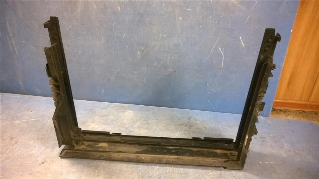 рамка радиатора BMW 5-серия E60/E61 17107545866  N52B30 258 лс 530i 2005 CARBONSCHWARZ METALLIC (416)