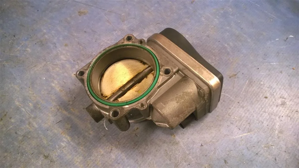 дроссельная заслонка BMW 5-серия E60/E61  N52B30 258 лс 530i