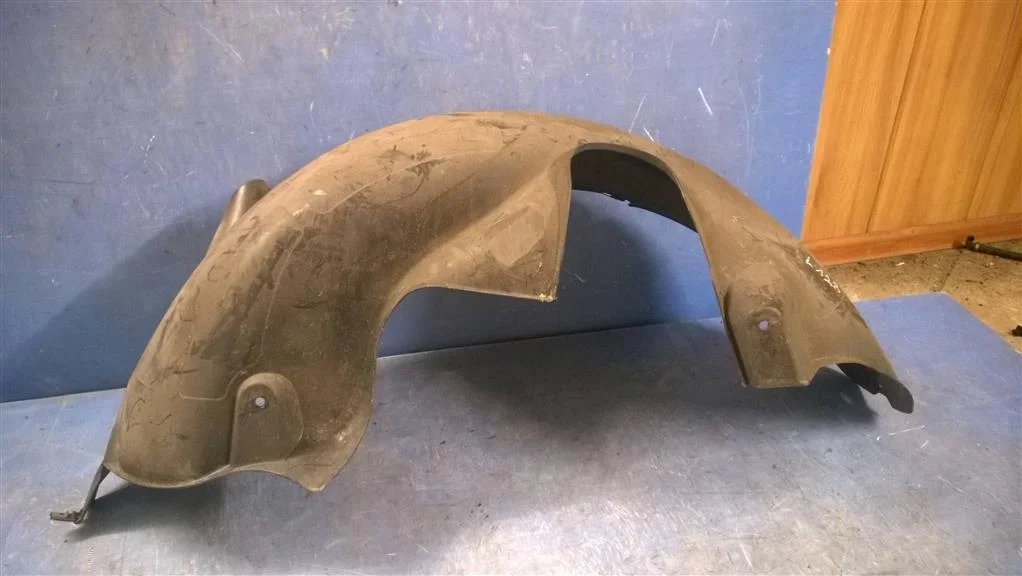 подкрылок BMW X3 E83  M57N2 218 лс 3.0D