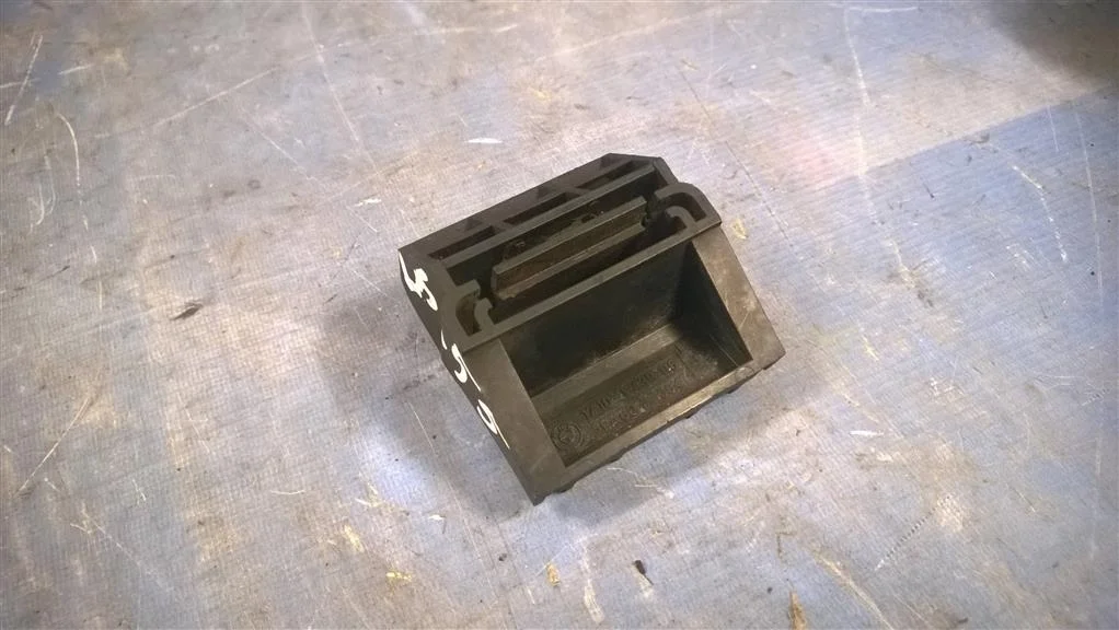 кронштейн радиатора BMW X5 E53  M54B30 231 лс 3.0i