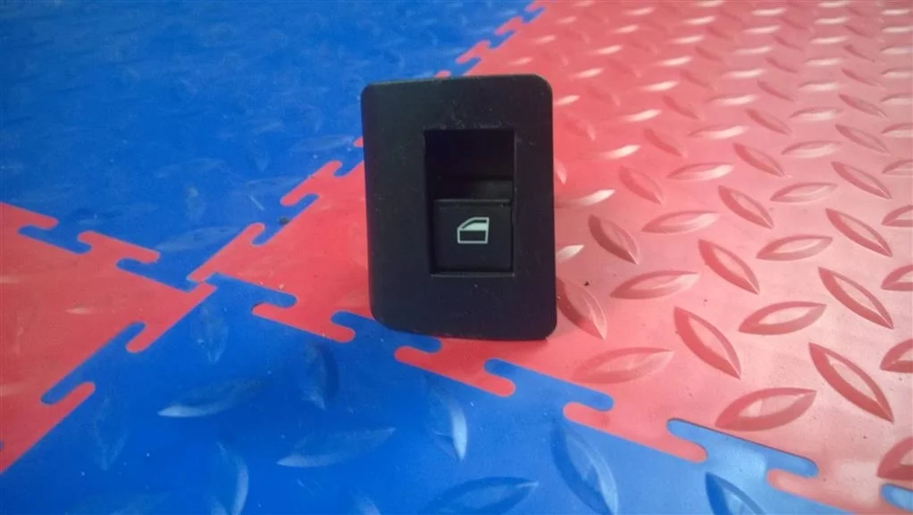 кнопка стеклоподъемника BMW X5 E53  M54B30 231 лс 3.0i