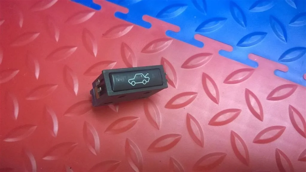 кнопка открывания багажника BMW X5 E53 61318365579  M57/TU 218 лс 3.0d 2005 472 - STERLINGGRAU