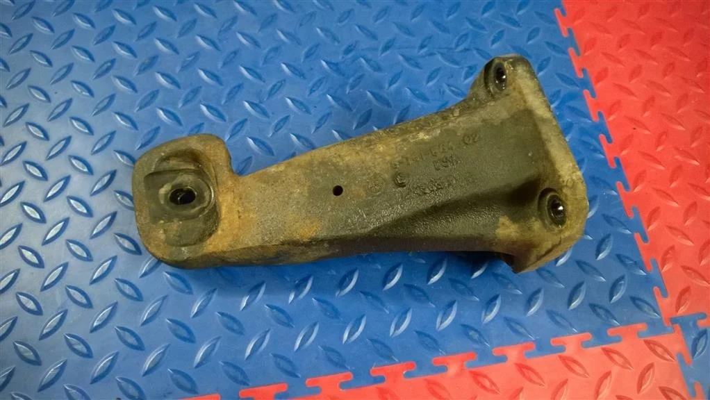 кронштейн двигателя BMW X5 E53  M57/TU 218 лс 3.0d