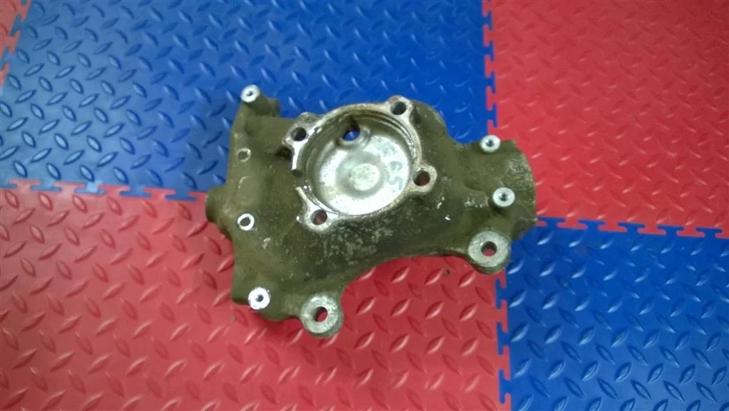 кулак поворотный BMW 7-серия E65/E66