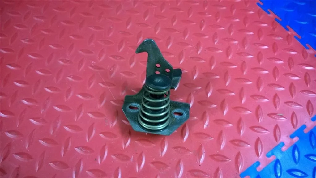 крюк капота BMW 5-серия E60/E61 51237034256  N47D20A 177 лс 520d 2008 TITANSILBER METALLIC (354)