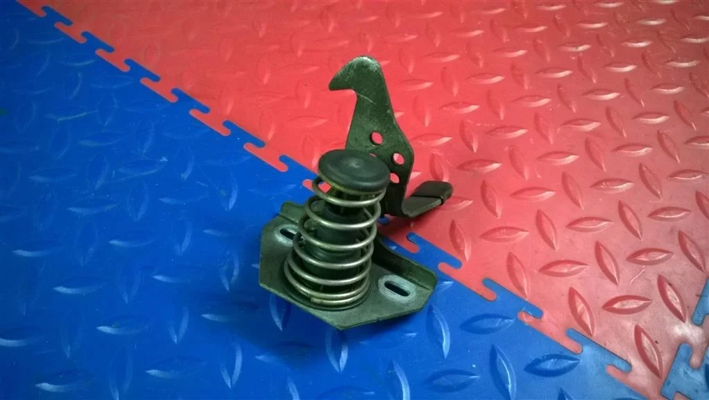 крюк капота BMW 5-серия E60/E61 51237034256  N53B30A 218 лс 525i 2008 Neptune Blue Metallic (A85)