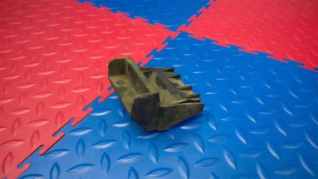 кронштейн радиатора BMW X5 E53  M54B30 231 лс 3.0i