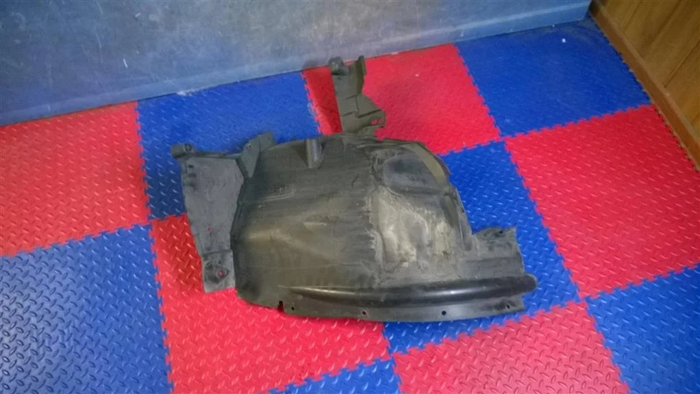 подкрылок  часть BMW X5 E70 51717169414  N52B30 272лс 3.0i 2008 TITANSILBER METALLIC (354)