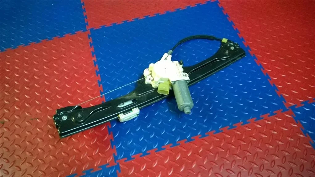 стеклоподъемник BMW X5 E70 51357166381  N52B30 272лс 3.0i 2008 TITANSILBER METALLIC (354)