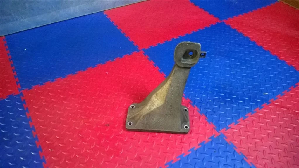 кронштейн двигателя BMW X5 E53 22111097000  M54B30 231 лс 3.0i 2006