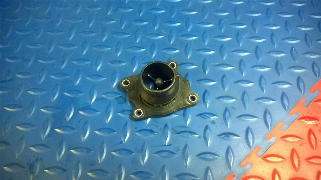 корпус термостата BMW X3 E83  N47D20A 177 лс 2.0D