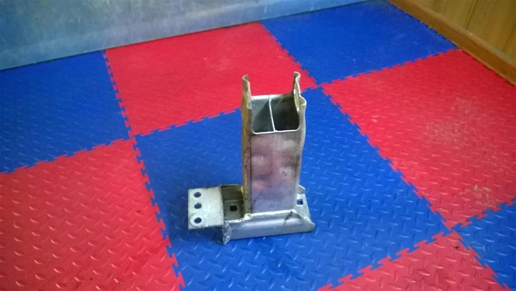 кронштейн усилителя переднего бампера BMW X3 E83 51113448461 Рест  N47D20A 177 л.с. 2.0D 2008 MONTEGOBLAU METALLIC (A51)