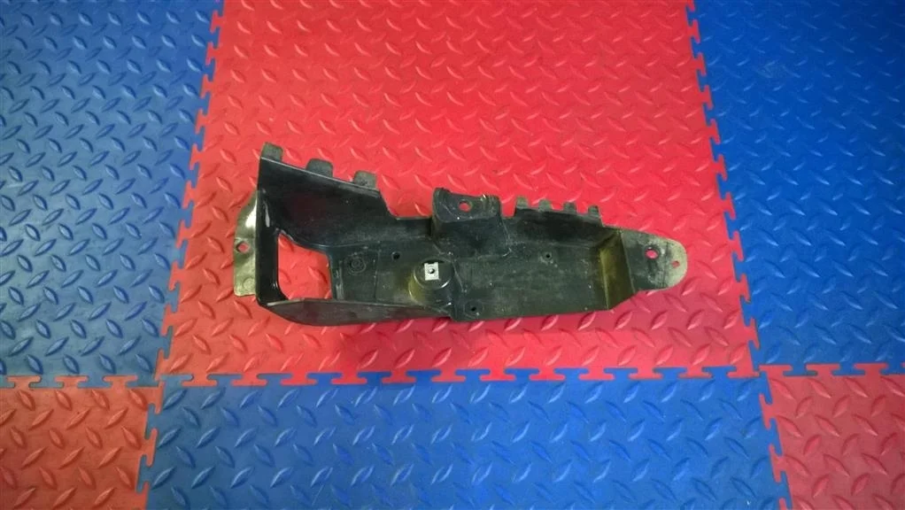 кронштейн заднего бампера BMW X3 E83  N47D20A 177 л.с. 2.0D