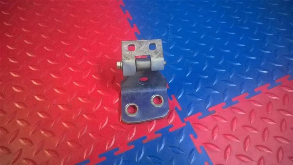 петля двери BMW X3 E83  N47D20A 177 л.с. 2.0D