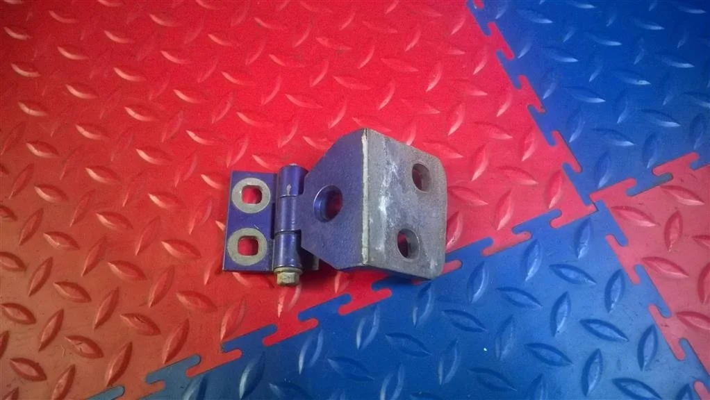 петля двери BMW X3 E83  N47D20A 177 л.с. 2.0D