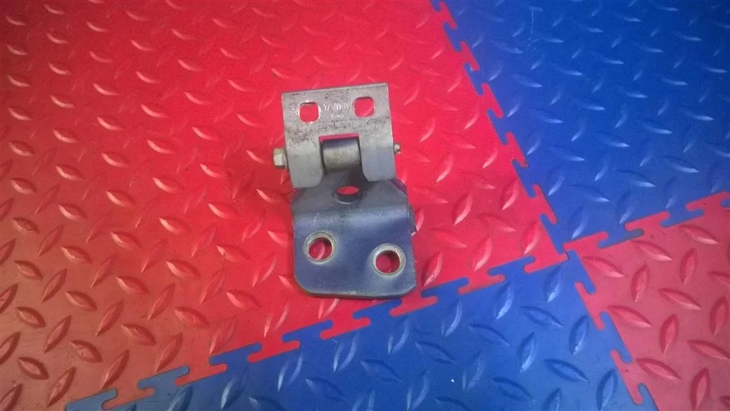 петля двери BMW X3 E83  N47D20A 177 л.с. 2.0D