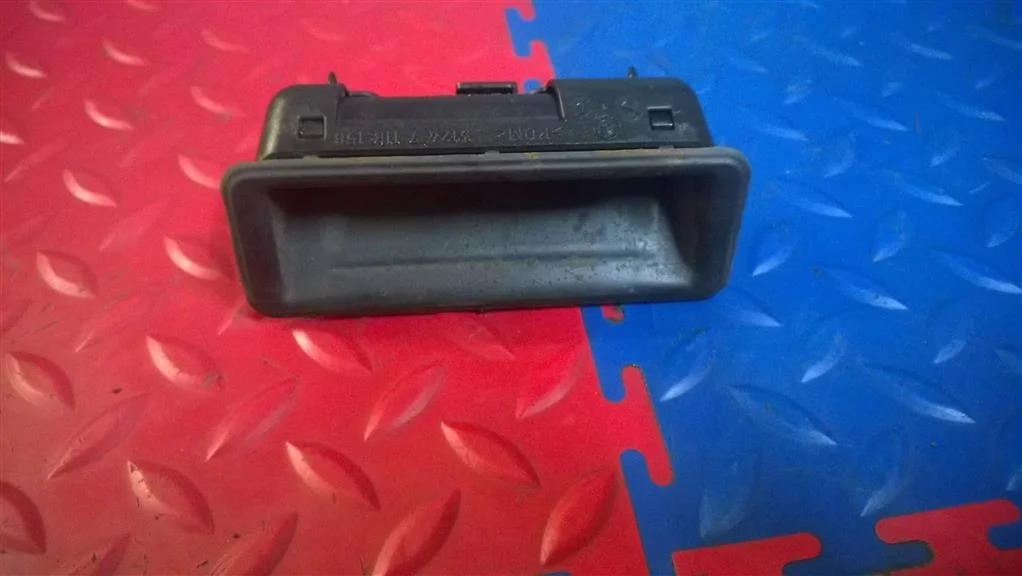 кнопка открывания багажника BMW 5-серия E60/E61 51247118158  N47D20A 177 лс 520d 2009 LE-MANS-BLAU METALLIC (381)