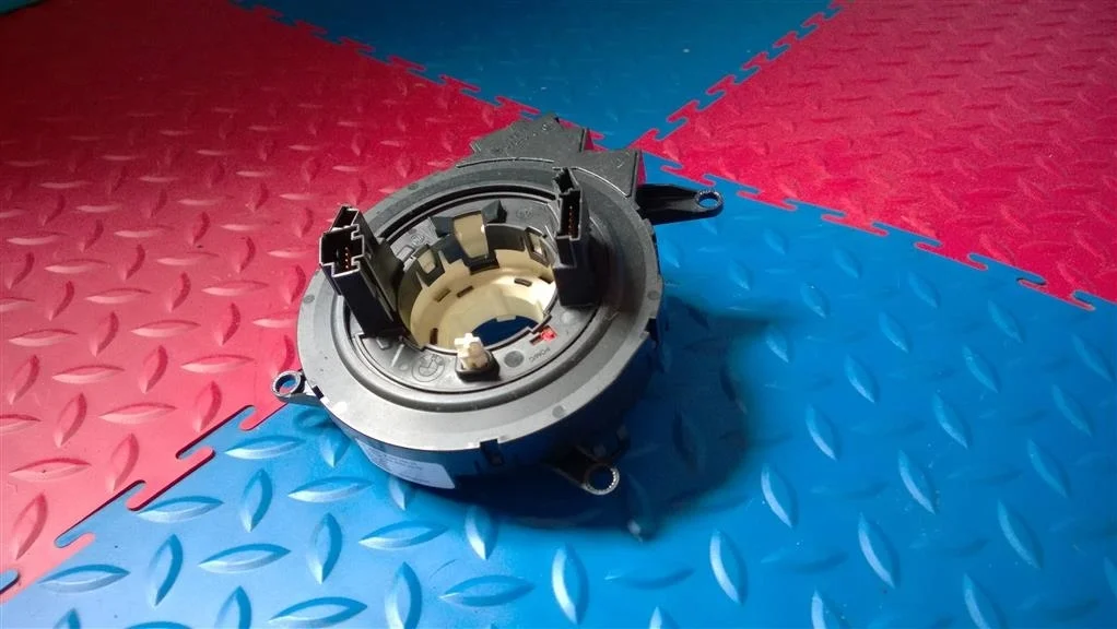 кольцо контактное подрулевое BMW 5-серия E60/E61  N47D20A 177 лс 520d