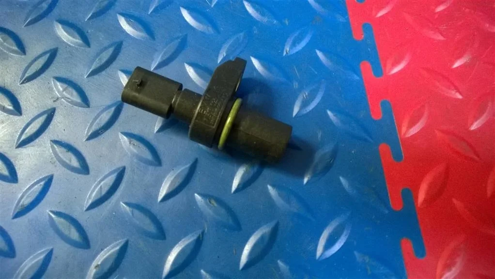 датчик положения распредвала BMW 5-серия E60/E61 13627803093  N47D20A 177 лс 520d 2009 LE-MANS-BLAU METALLIC (381)