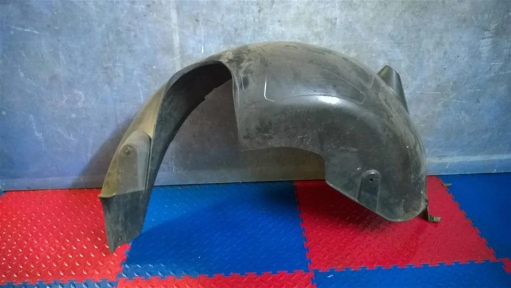 подкрылок BMW X3 E83  N52B25 218лс 2.5i