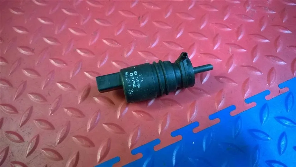 насос омывателя BMW X5 E53  M62B44 286 лс 4.4i