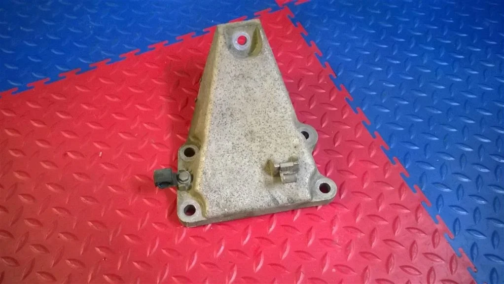 кронштейн двигателя BMW X3 E83  N52B25 218лс 2.5i