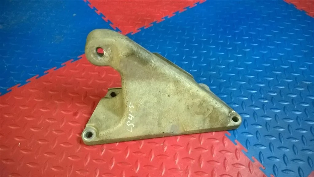 кронштейн двигателя BMW X3 E83  N52B25 218лс 2.5i