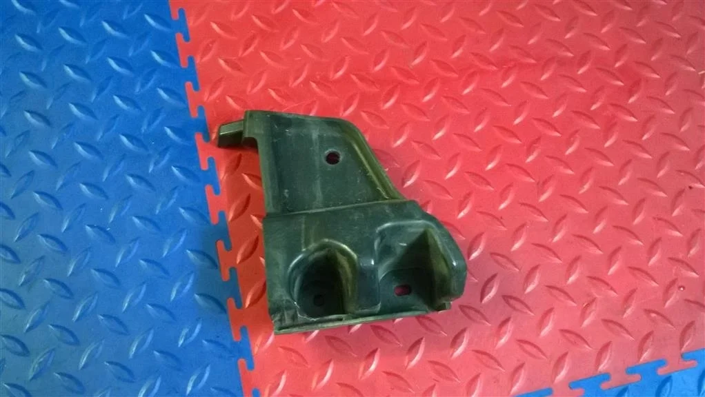 кронштейн заднего бампера BMW X3 E83  N52B25 218лс 2.5i