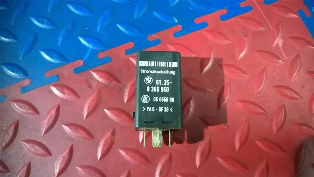 реле BMW X5 E53  M62B44 286 лс 4.4i