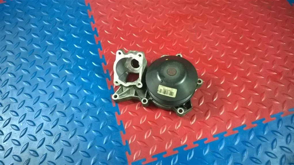 насос водяной помпа BMW 5-серия E60/E61  N47D20A 177 лс 520d