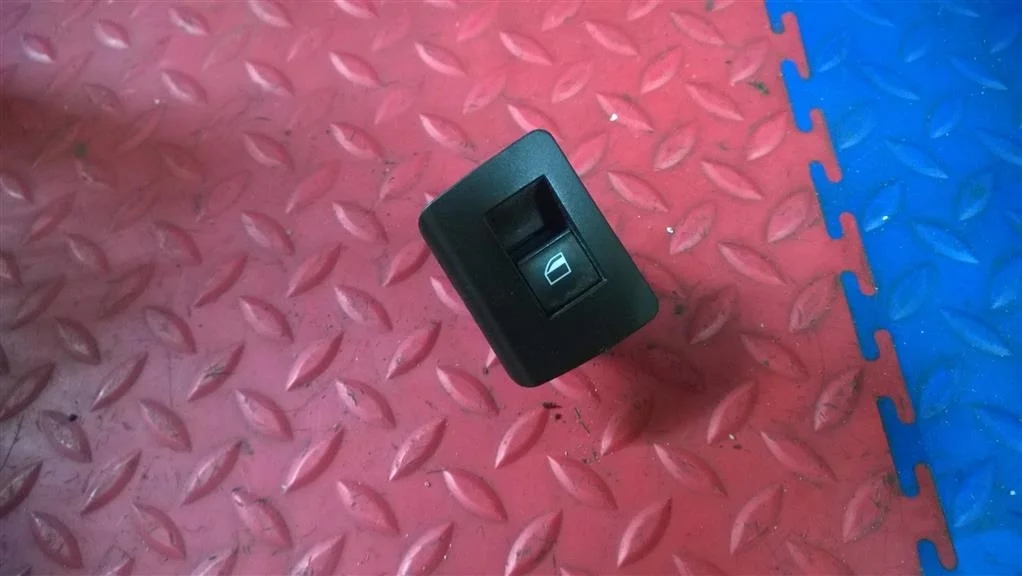 кнопка стеклоподъемника BMW X5 E53  M57/TU 218 лс 3.0d