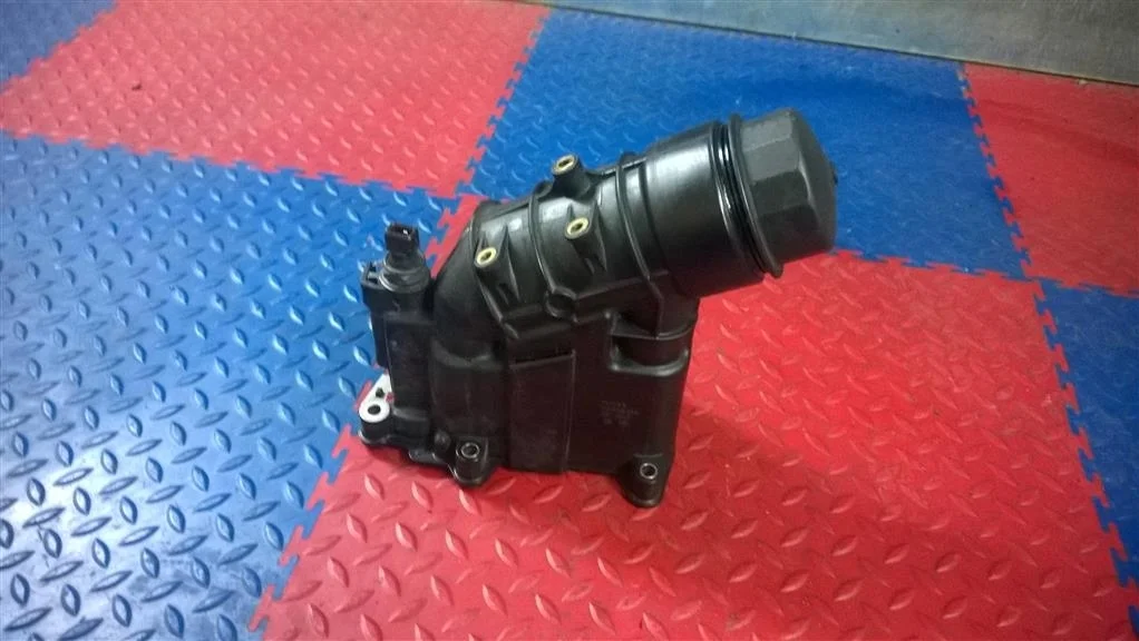 корпус масляного фильтра BMW X3 E83  N47D20A 177 лс 2.0D