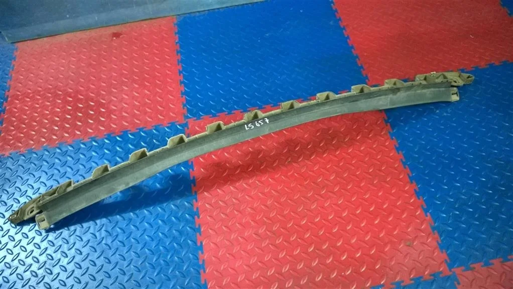 направляющая заднего бампера средняя BMW X3 E83  M54B30 231лс 3.0i