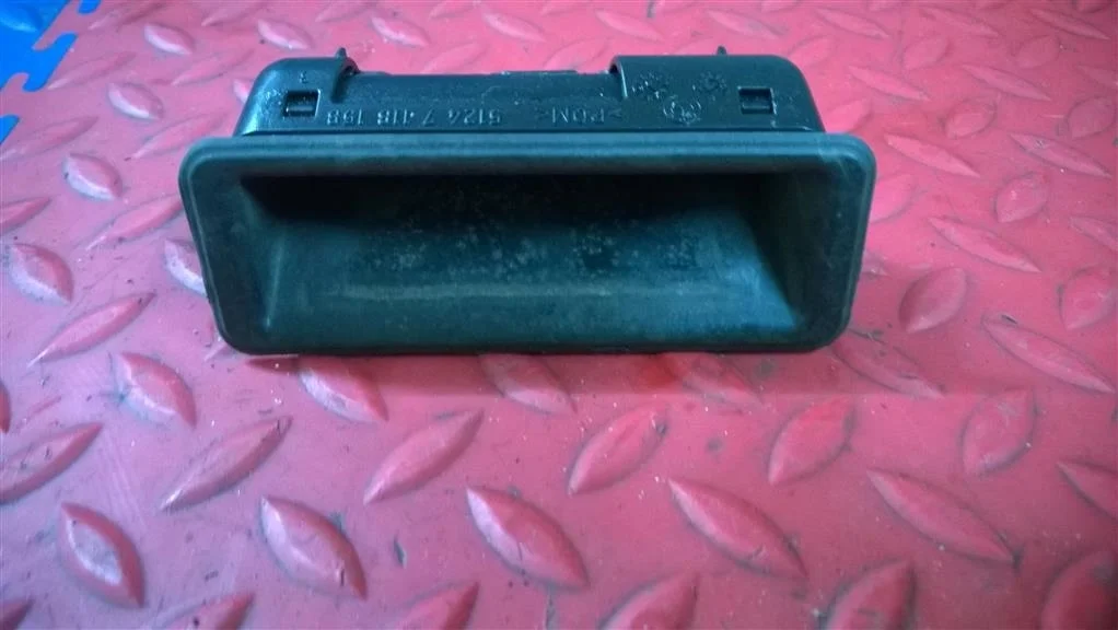 кнопка открывания багажника BMW 5-серия E60/E61 51247118158  N53B25A 190 лс 523i 2007 TIEFSEEBLAU METALLIC (A76)