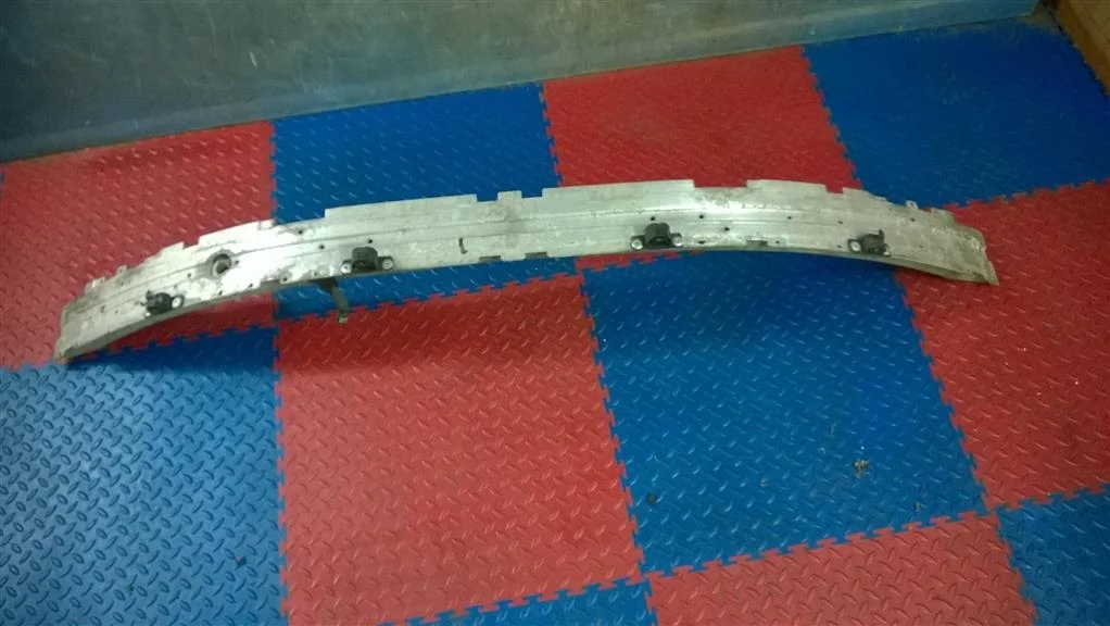 усилитель переднего бампера BMW 5-серия E60/E61  N53B25A 190 лс 523i