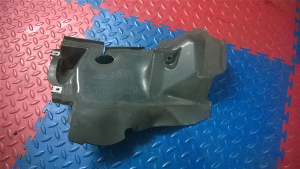 воздуховод радиатора BMW X3 E83  N47D20A 177лс 2.0D