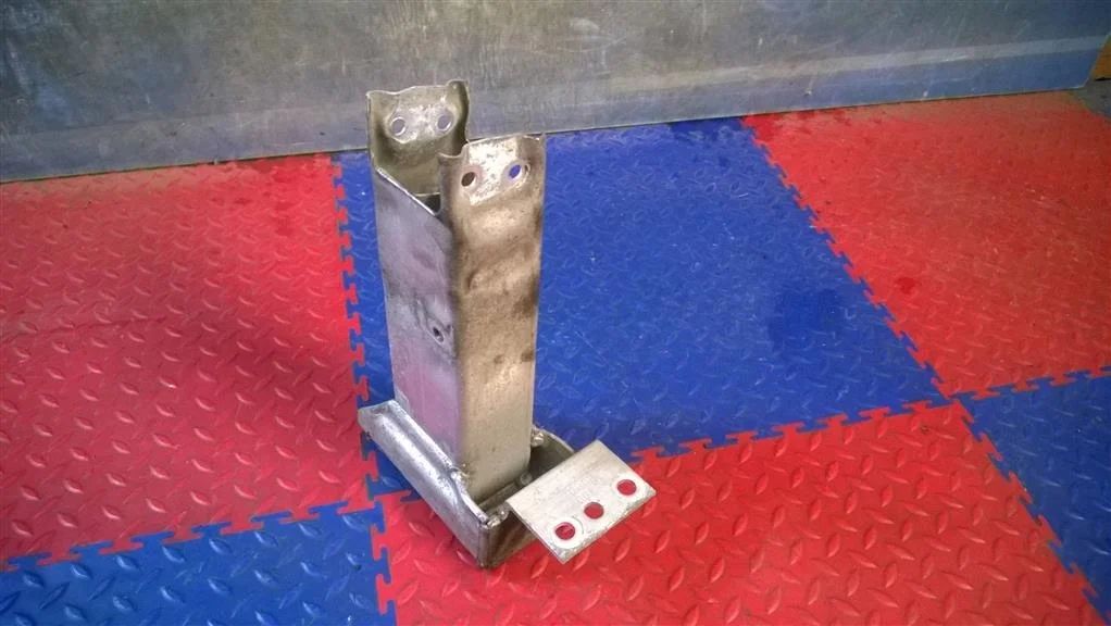 кронштейн усилителя переднего бампера BMW X3 E83 51113448461 Рест  N47D20A 177лс 2.0D 2007 TITANSILBER METALLIC (354)