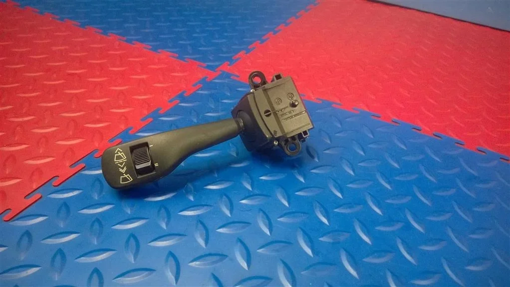 переключатель подрулевой BMW X3 E83  N47D20A 177лс 2.0D