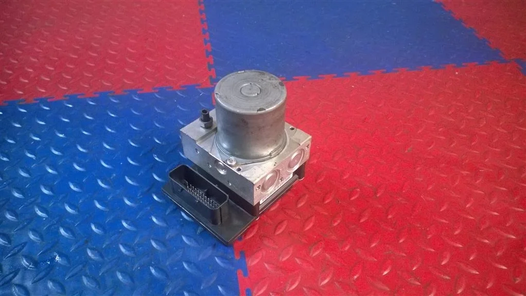 блок abs насос BMW X3 E83  N47D20A 177лс 2.0D