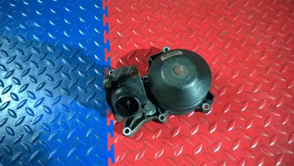 насос водяной помпа BMW X3 E83  N47D20A 177лс 2.0D