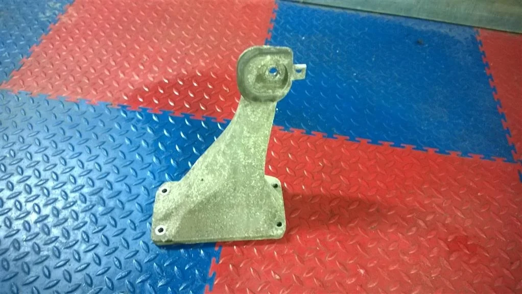 кронштейн двигателя BMW X5 E53 22111097000  M54B30 231 лс 3.0i 2004 BLACK SAPPHIRE METALLIC (475)